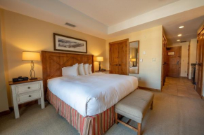 Comfortable Studio Efficiency Unit with Balcony over Mountaineer Square condo Crested Butte